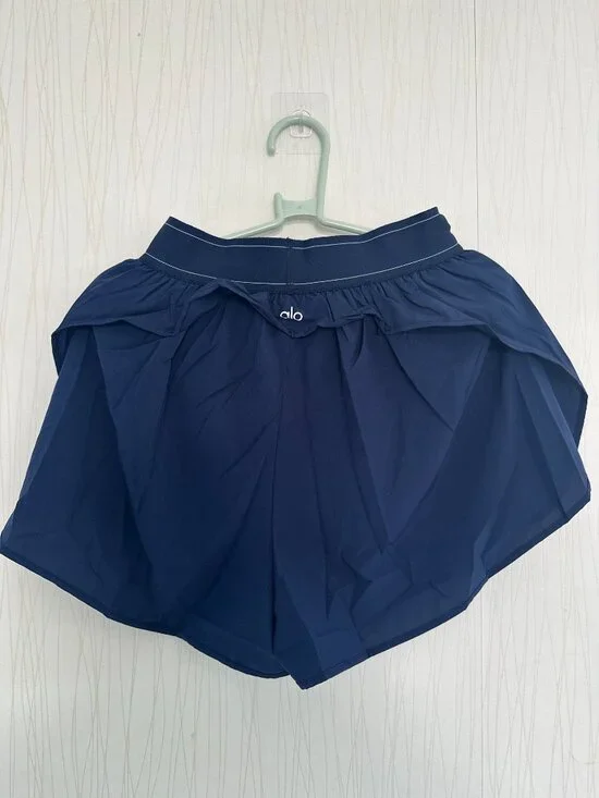 Alo Yoga Double Layer Athletic Shorts with Liner Stretch & Breathable Size L - Picture 4 of 4